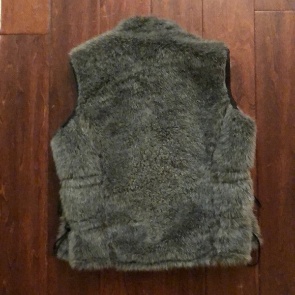 Faux Fur Vest Gray Staple - Picture 3 of 5